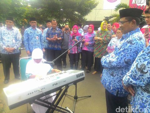  Upacara peringatan Hari Guru Nasional 2016 di Dinas Pendidikan, Jumat (25/11/2016)