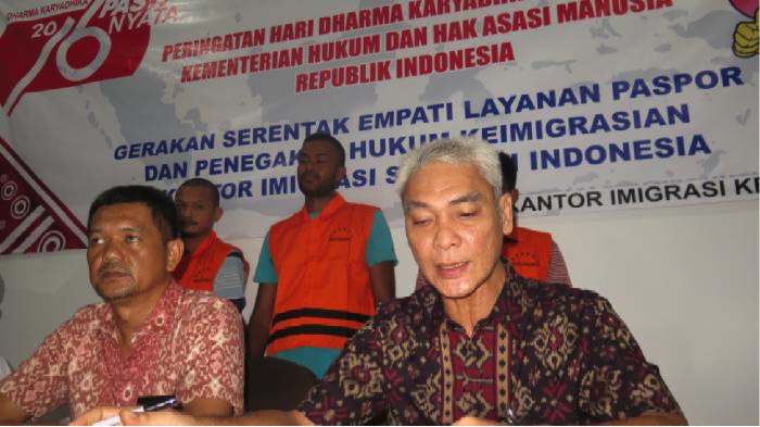 Lapor ke Pihak Berwajib Jika Menemukan Pungli oleh Pegawai Imigrasi