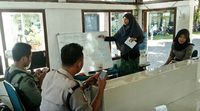  Demi Turis, Satpol PP ini Gunakan Ruang Pos Jaga untuk Les Bahasa