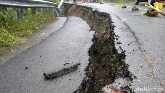 Seluruh Korban Tanah Longsor di Karanganyar Ditemukan