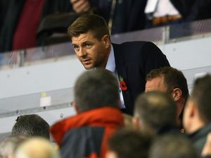 Cibir Gerrard, Diouf: Ia Bukan Siapa-Siapa, Cuma Pesepakbola Biasa