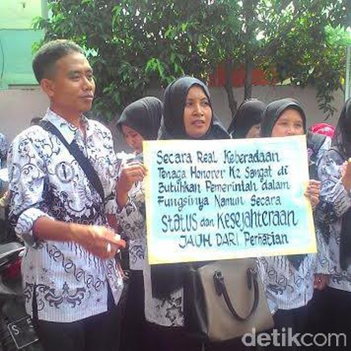 Peringati Hari Guru, Guru Honorer di Lamongan Demo Tuntut Upah Layak