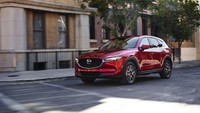 Orang bilang, warna adalah salah satu elemen dari bentuk, karena itu Mazda mengembangkan warna sehingga menghasilkan desain mobil yang lebih segar dan berkilau.