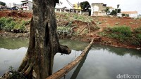 Waduk yang masih dalam tahap pembangunan ini berlokasi di sisi barat Terminal Kampung Rambutan, Jakarta Timur.