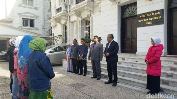 KBRI Kairo melepas kepulangan 8 orang WNI korban perdagangan orang