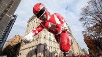 Selain itu adapula balon berbentuk Ranger Merah dari film Mighty Power Rangers. D Dipasupil/Getty Images for Saban Brands/detikFoto.