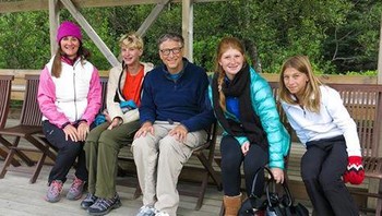 Bill Gates dan Melinda juga hobi piknik bersama ketiga anaknya. Foto: Facebook