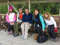 Aksi Bill Gates Minum Kotoran Manusia Hingga Tebus Utang Negara