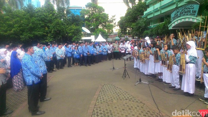 Hari Guru, Plt Gubernur DKI Ingatkan Nilai Kesantunan Siswa Harus Dijaga