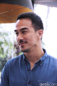 Wow Joe Taslim Jadi Pria Terganteng  yang Kalahkan 11 