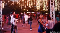 Foto: Pertunjukan berjalan setiap 20 atau kurang lebih 30 menit mulai pukul 18.00 WIB hingga pukul 22.00 WIB. Waktu ini dipilih supaya warga bisa menikmatinya sepulang kerja (Rachman Haryanto/detikTravel)