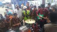 Mendadak jadi <i>Drummer</i>, Menteri PUPR Hebohkan Warga Tambaklorok