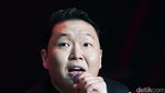 Berjoget Massal Bersama PSY di Konser Oppo