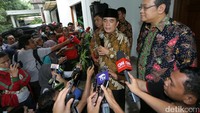 Namun menurut Wasekjen PDIP Eriko Sotarduga mengatakan bahwa rencana pria yang akrab disapa Akom itu menemui Megawati sudah cukup lama. Hanya saja, rencana baru terealisasi sekarang.