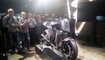 Motor Balap Berbaju Serat Karbon dari Inggris