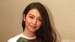 Velove Vexia, Senyum Kamu Manis Banget Sih!