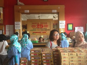 Beli Oleh-oleh Yogya, dTraveler Serbu Bakpia