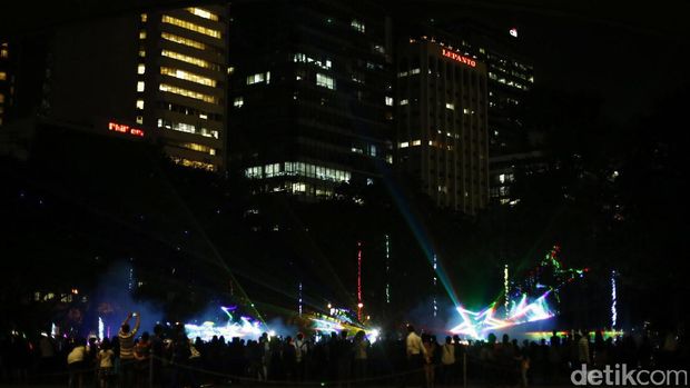 Bertabur cahaya (Rachman/detikTravel)