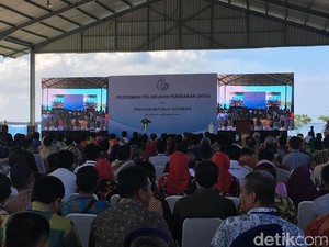 Jokowi Resmikan Pelabuhan Perikanan dan Tinjau Proyek Dana Desa di Makassar