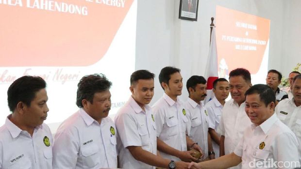 Menteri ESDM Ignasius Jonan dan pegawai ESDM