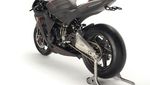 Motor Balap Berbaju Serat Karbon dari Inggris