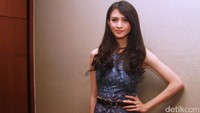 Ia bahkan semakin cantik setelah memiliki seorang putra. Foto: Gus Mun/detikHOT