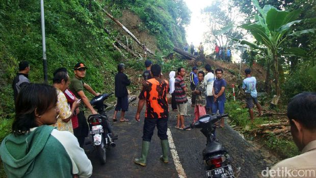  Banjir dan longsor di Banyuwas, Jawa Tengah, Sabtu (26/11/2016)