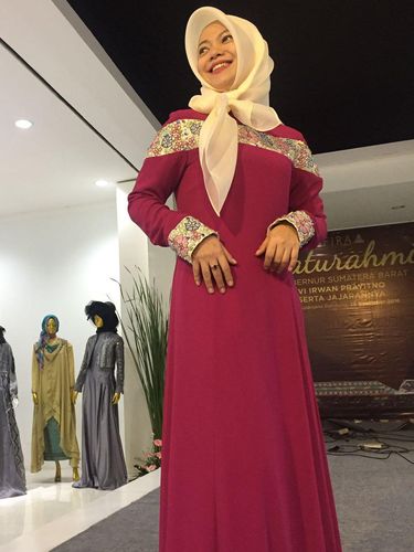 Shafira Angkat Sulam dan Bordir Bukittinggi di Indonesia Fashion Week 2017