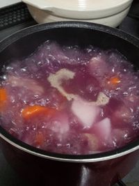 Uniknya Kreasi Hotpot Berkuah Ungu Alami Ini!