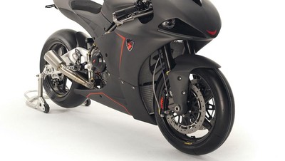 Motor Balap Berbaju Serat Karbon dari Inggris