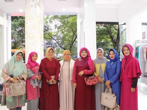 Shafira Angkat Sulam dan Bordir Bukittinggi di Indonesia Fashion Week 2017