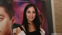 Fanny tersenyum dengan tatapannya. Pool/Gus Mun/detikFoto.