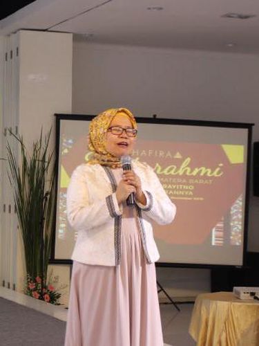 Shafira Angkat Sulam dan Bordir Bukittinggi di Indonesia Fashion Week 2017