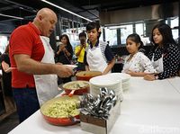 Riuh dan Penuh Atraksi, 60 Anak Belajar Bikin Pasta Bersama Chef Gino Campagna