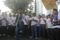 Ciaaat.. Aksi Bos Pertamina Adu Jurus Silat Hingga Berguling di Aspal