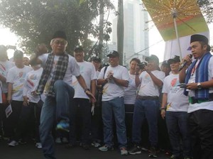 Ciaaat!! Aksi Bos Pertamina Adu Jurus Silat Hingga Berguling di Aspal