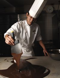 Pencinta Cokelat, Sekarang Ada Sepatu Kulit dari Cokelat!