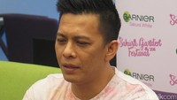 Kira-kira Ariel cukur di mana ya?