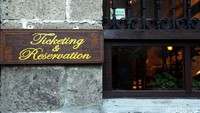 Kini gedung tersebut juga banyak yang digunakan oleh pemerintah setempat untuk berbagai keperluan seperti perkantoran, perbankan, cafe, restaurant dan juga tentunya Toko souvenir.