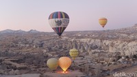 Foto: Pemandangan Cappadocia dari udara sangat cantik sekali. Traveler dapat menikmati keindahannya dari balon udara (Rois Jajeli/detikTravel)