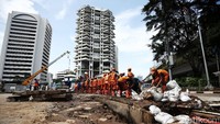 Pembersihan tersebut guna mengantisipasi banjir.