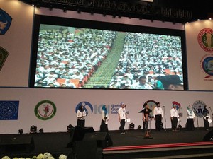 Antusiasnya Para Guru Ketika Jokowi Hadiri Peringatan Hari Guru Nasional