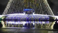 Foto: Dalam Winter Illumination ini, terdapat pohon natal raksasa. Tak hanya satu, tapi dua dan berhias lampu yang meriah (Kurnia/detikTravel)