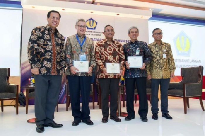 BCA Raih Penghargaan sebagai Agen Penjual Terbaik