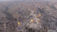 Kalau dari ketinggian, Cappadocia mirip dengan sarang semut atau cerobong peri. (Rois Jajeli/detikcom)