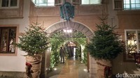 Foto: Mozart Dinner Concert adalah wisata kuliner unik yang ditawarkan oleh restoran St Peter Stiftskeller. Restoran ini milik gereja St Peter di kota tua Salzburg (Fitraya/detikTravel)