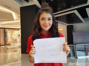 Ini Selebriti dengan Rambut dan Make-up Terbaik Versi 