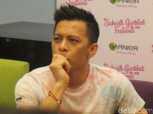 Kabar Sudah Nikahi Siri Sophia Latjuba, Ariel Hanya Tersenyum