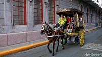 Disana terdapat pula transportasi tradisional yang sama persis dengan Indonesia yakni delman.