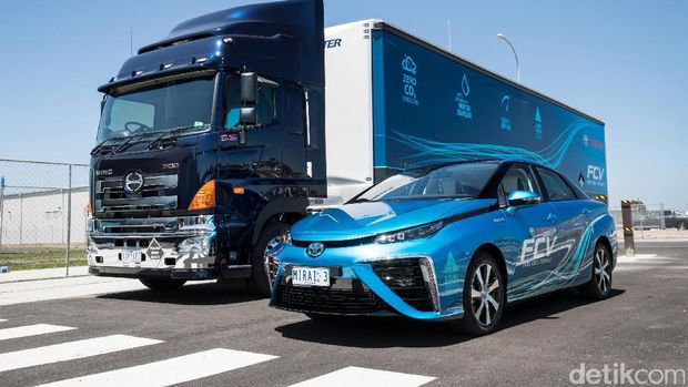 Mobil Hidrogen Toyota Kini Bisa Diisi Hidrogennya di Mana Saja
